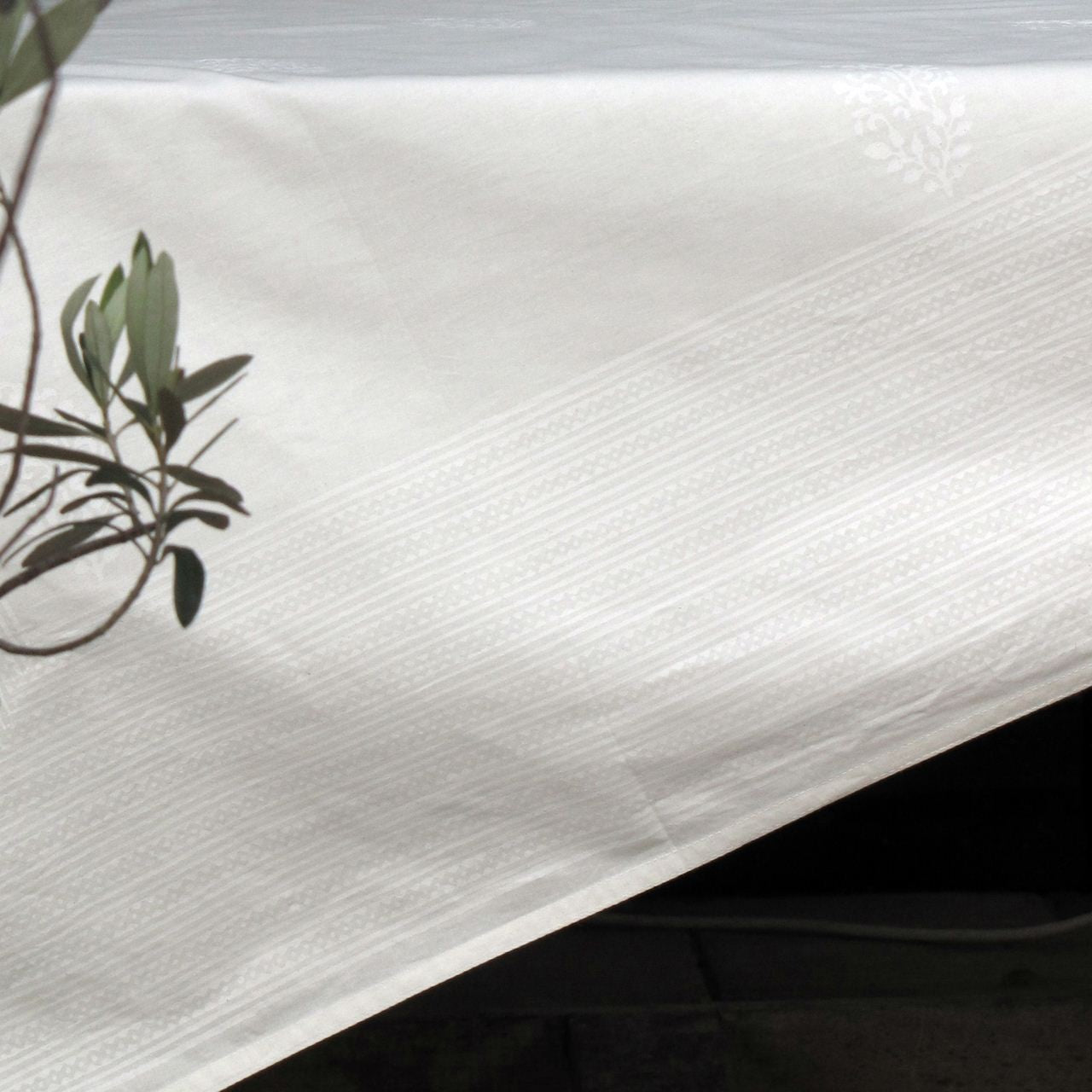 Tischdecke Blockprint White Floral ca 140x220 cm