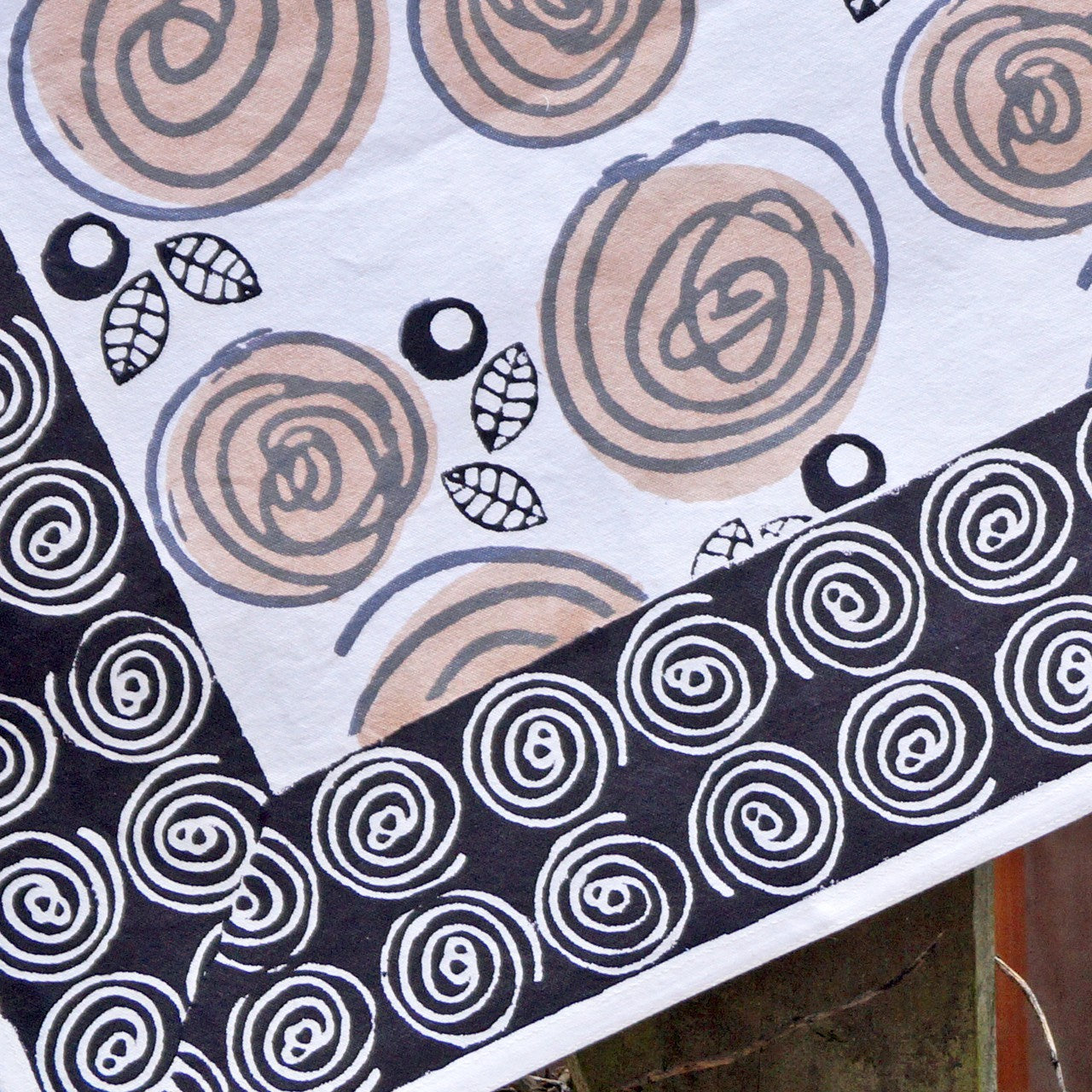 Tischdecke Blockprint Abstract Flower 90x90