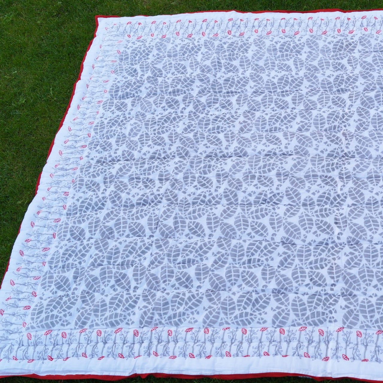 Steppdecke Blockprint Grey Tree 150x225 cm