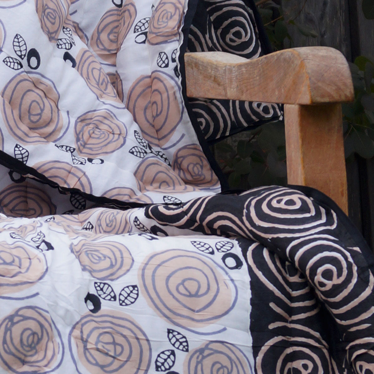 Steppdecke Blockprint Abstract Flower 225x270 cm