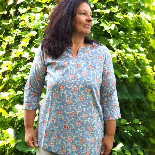 Tunika Grösse M Muster 'Flowerpower'
