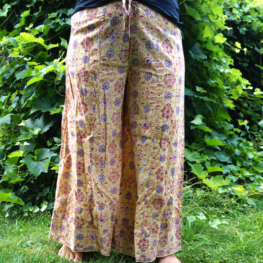 Sommerhose Grösse M Muster Sonnengruss